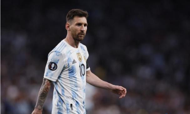 杰伦・布朗搞笑直播求助詹姆斯：要去土耳其植发吗？